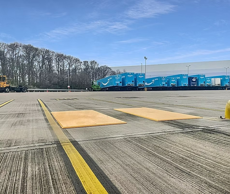 TRAILER LANDING PLATES